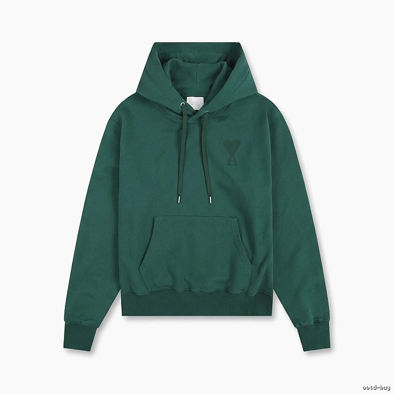 AMI's simple and loving style hoodie.