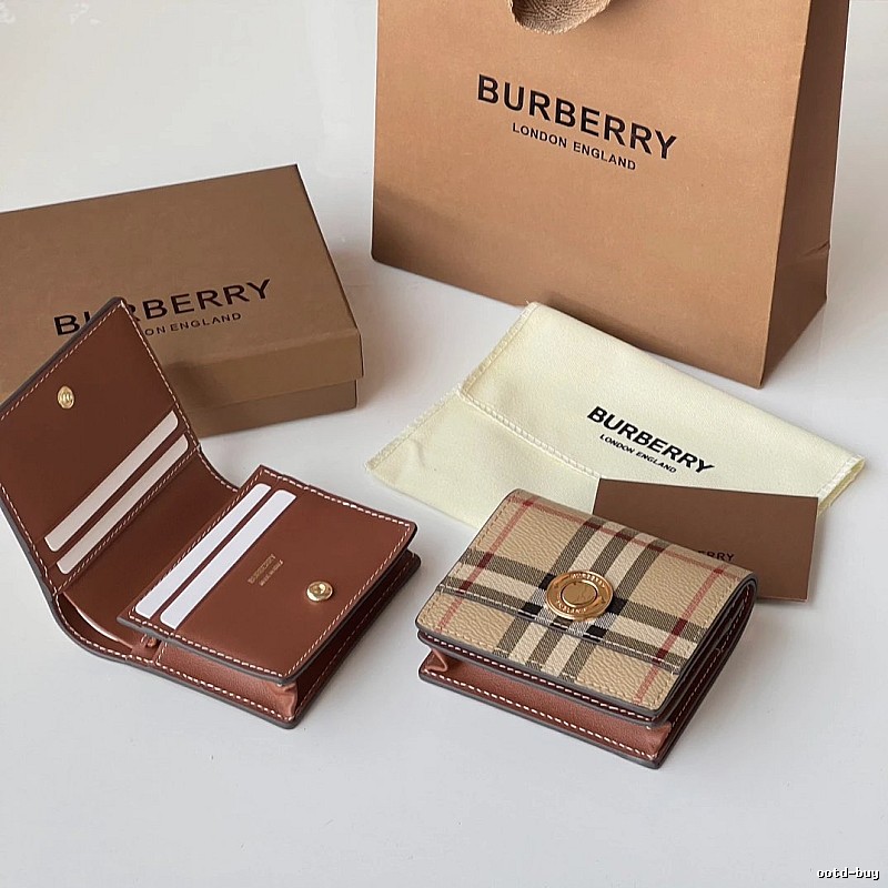 Burberry Wallet Set with Check Pattern Wallet for Casual Outfits