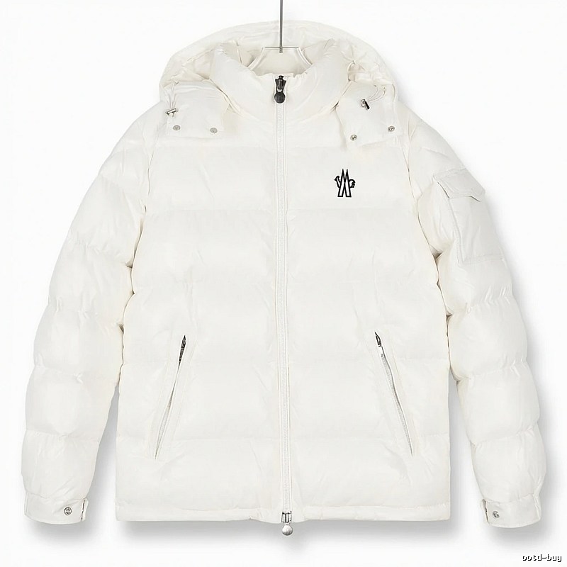 Moncler's classic and simple style white down jacket