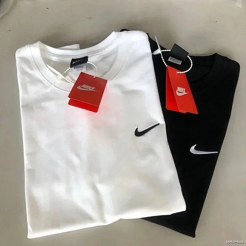 Nike Side Swoosh Logo Detail Black Hang Tag Swoosh T-Shirt Streetwear Look