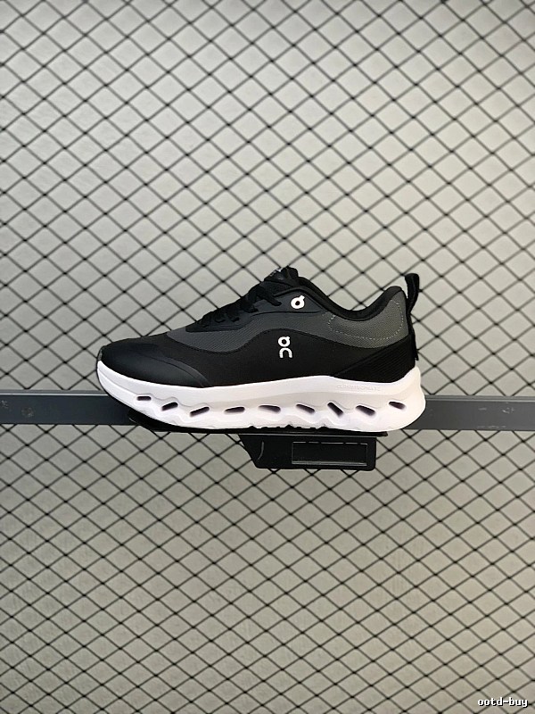 On Black Cloud Runners Defined by Streamlined Toe