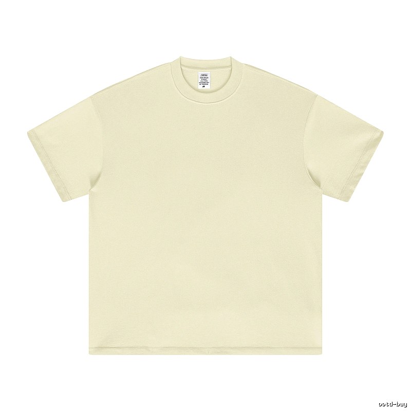 Patterned Plain white T-shirt Minimal White Short with Polished Detail