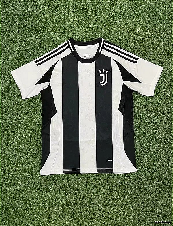 Real Madrid Daily Home soccer jersey White Real Madrid with Visual Detail
