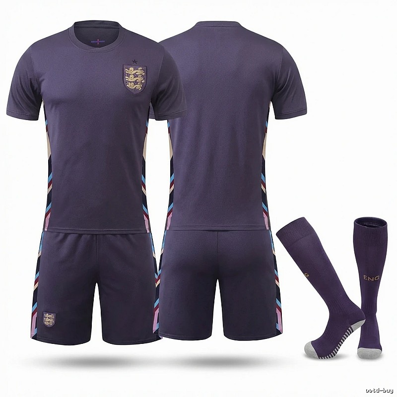The purple jersey of the England series with a trendy style.