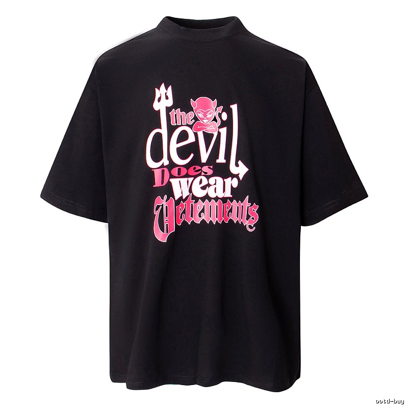 Travel Statement graphic T-shirt Black Colorful Lucky with Modern Look